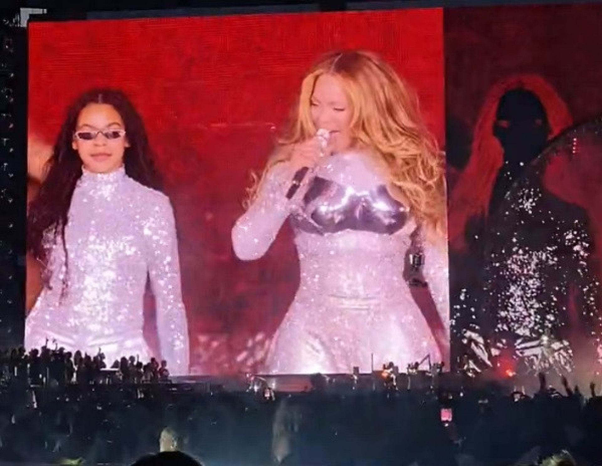 Blue Ivy dança com a mãe, Beyoncé, em show em Paris - Reprodução de vídeo
