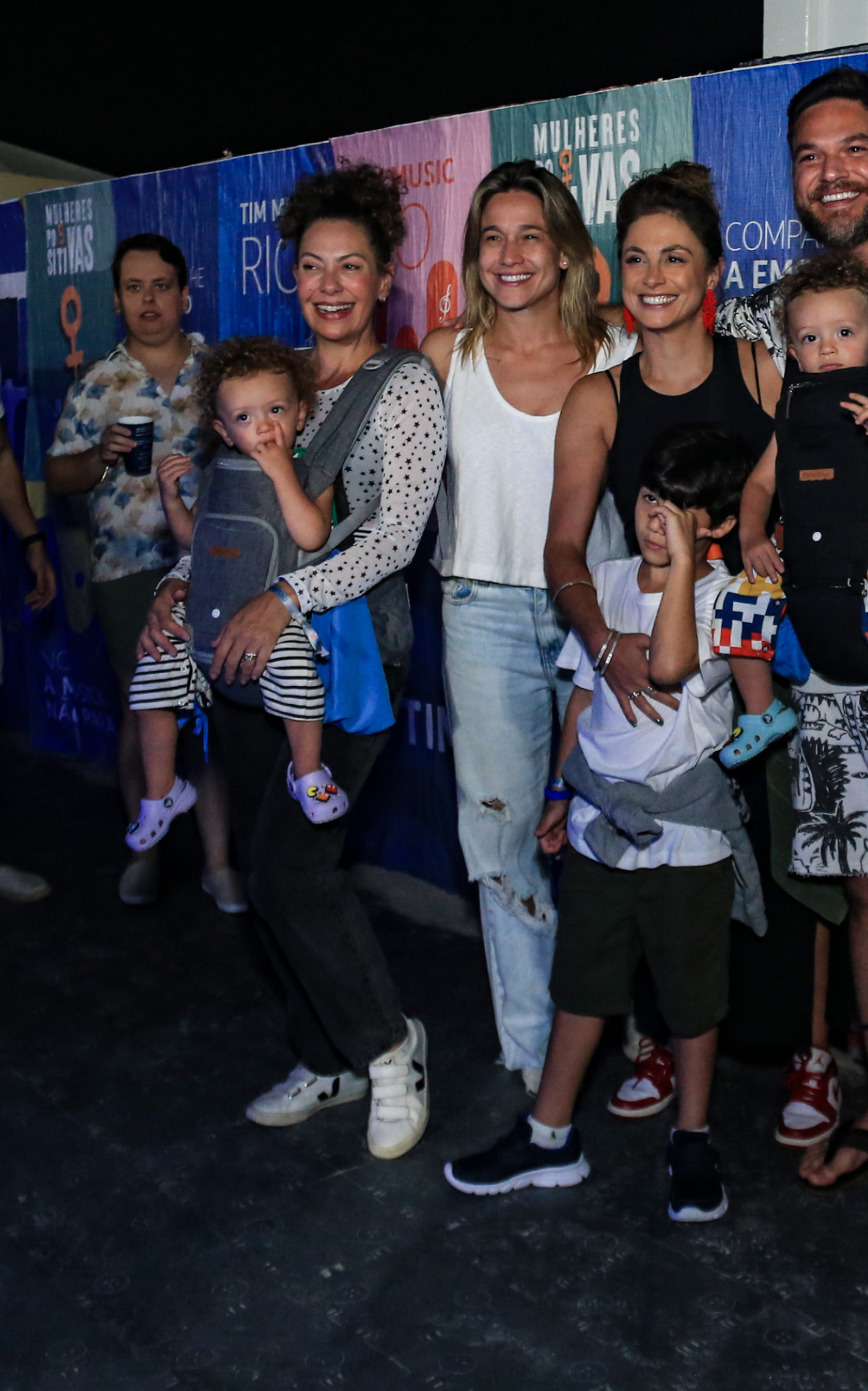 Fabiola Nascimento, Fernanda Gentiil, Priscila Montandon, Gabriel, Emílio Dantas e os gêmeos Raul e Roque