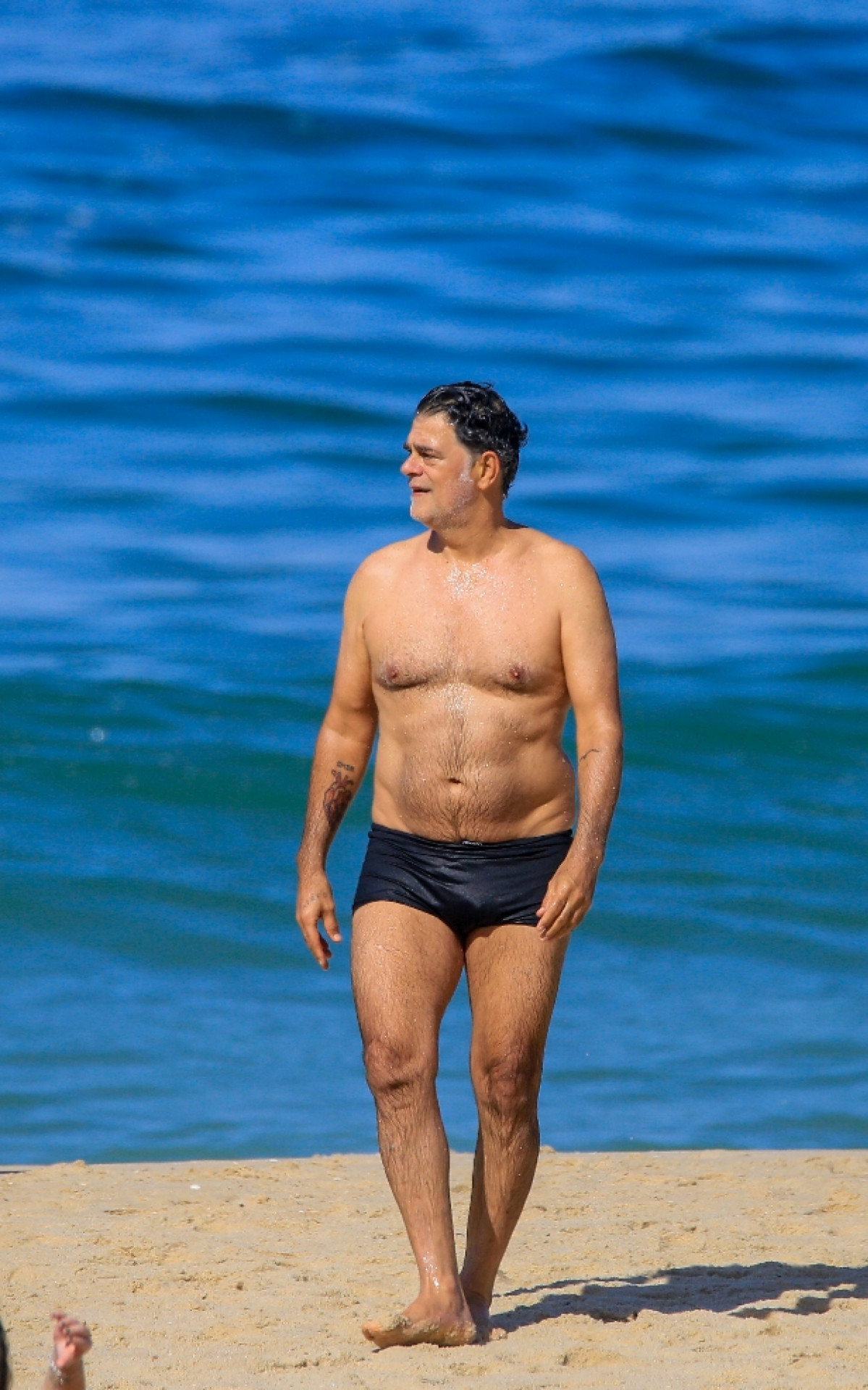 Eduardo Moscovis curte dia de sol no Leblon