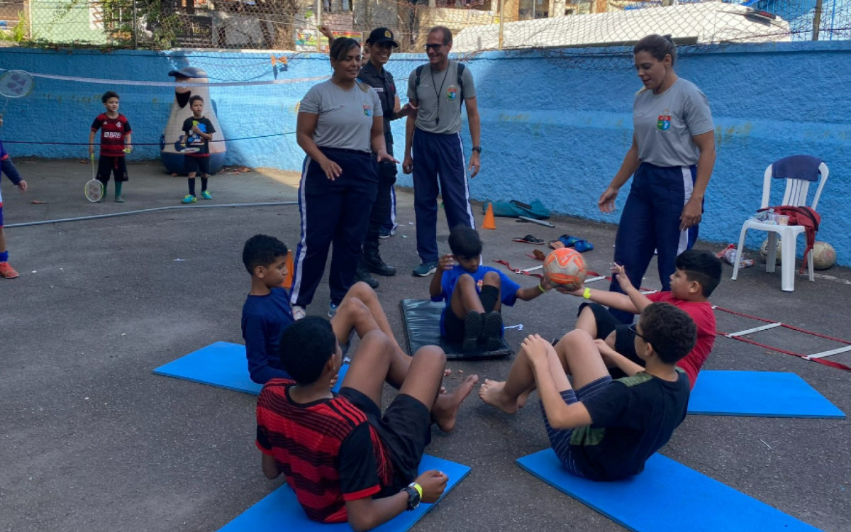 Polícia Militar realizou, neste sábado (27), uma ação social na Gardênia Azul, Zona Oeste do Rio  - Divulgação / Polícia Militar