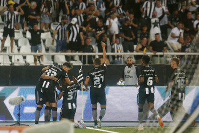 Botafogo vence América-MG e abre cinco pontos na liderança do Brasileirão