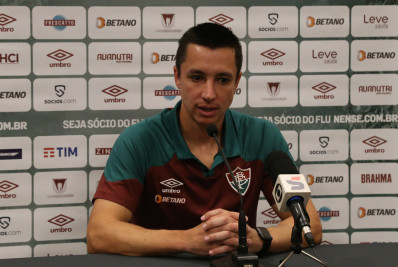 Auxiliar do Fluminense reclama do VAR em clássico com o Vasco: 'Erro duplo'