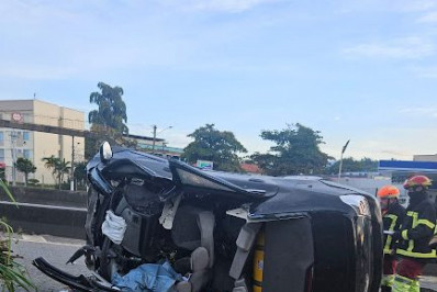Motorista morre após carro capotar na Via Dutra