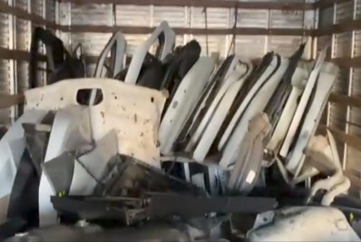 PM estoura depósito de desmanche de carros em Belford Roxo