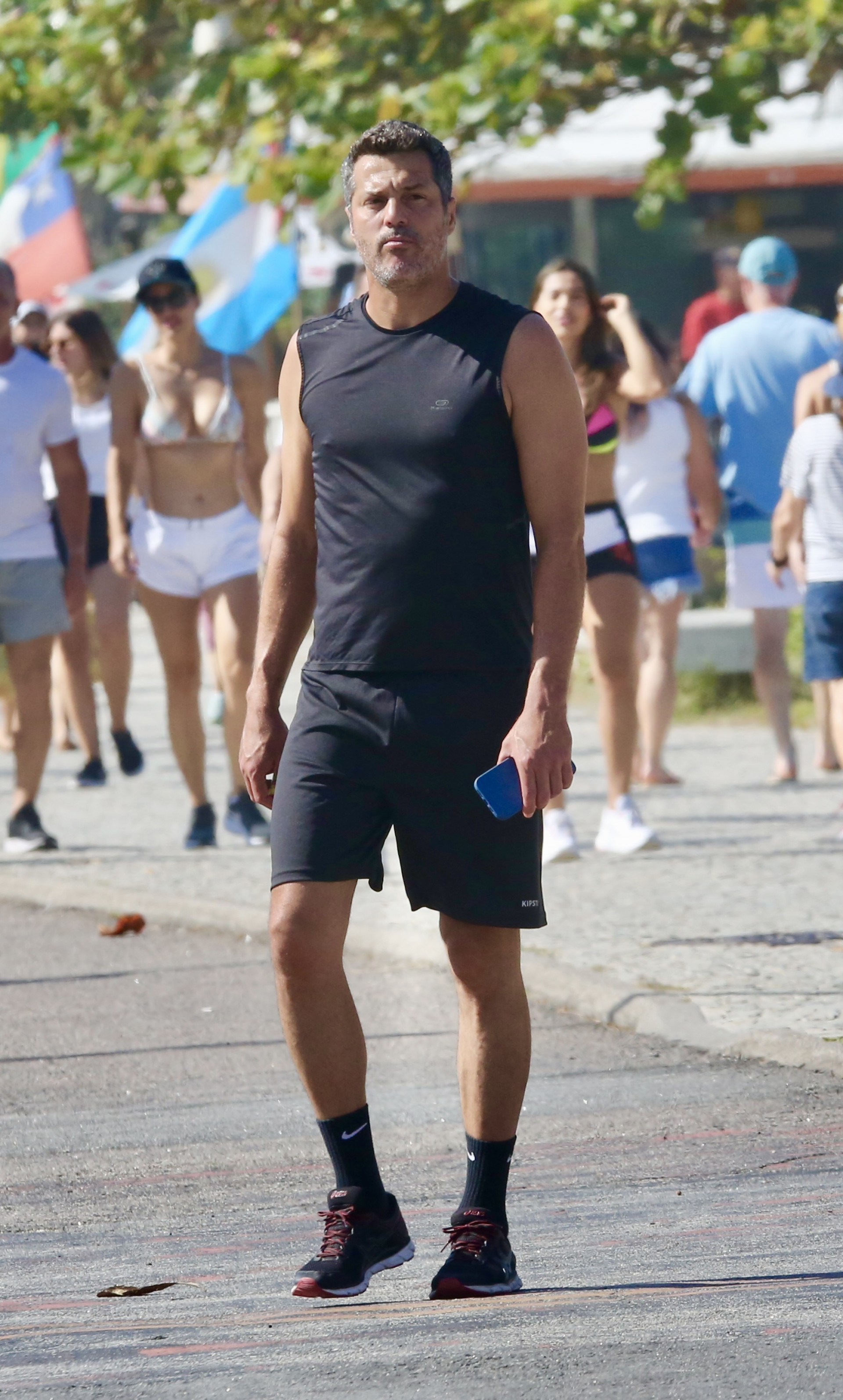 Julio Cesar se exercita na orla da praia da Barra da Tijuca -  