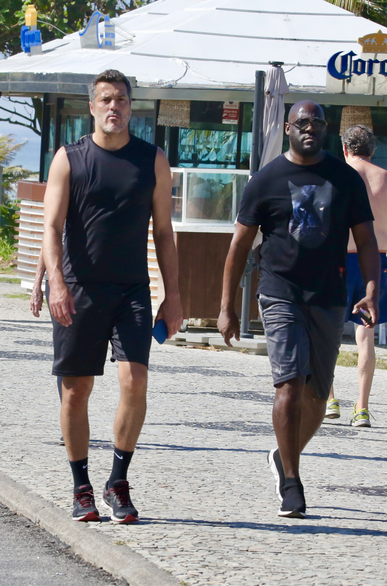 Julio Cesar se exercita na orla da praia da Barra da Tijuca -  