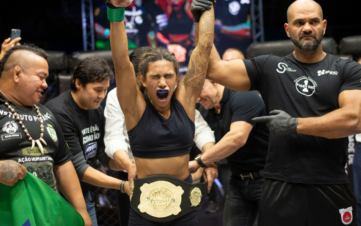 Elora Dana finalizou Faelly Vitória Picanço com um mata-leão e manteve título