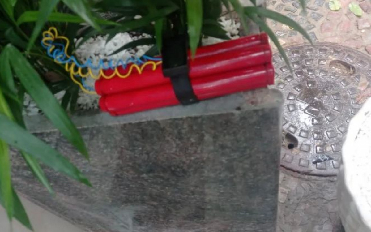 "Bomba" de brinquedo interditou rua na Tijuca - Reprodução