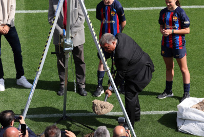 Vídeo: Barcelona enterra 'caixa de memórias' no Camp Nou e inicia as obras do estádio