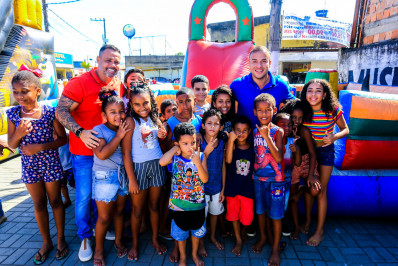 Belford Roxo comemora 'Dia do Brincar' na Praça de Areia Branca