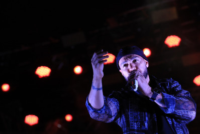 Belo canta para milhares de pessoas no aniversário de 209 anos de Maricá