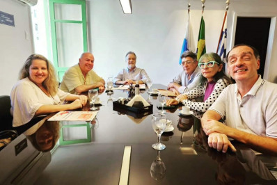 Reitor da UFF recebe membros da Comissão de Comunicação de Niterói