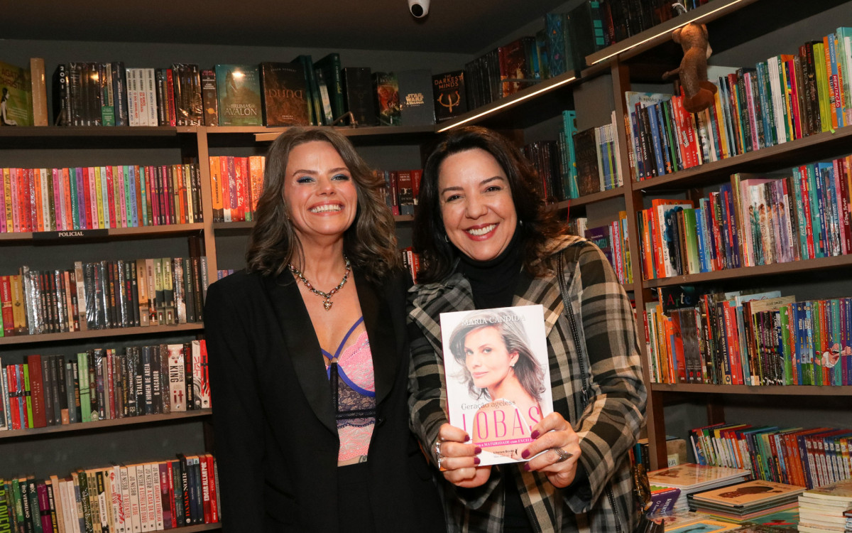 Maria C&acirc;ndida ao lado da jornalista Luciana Liviero