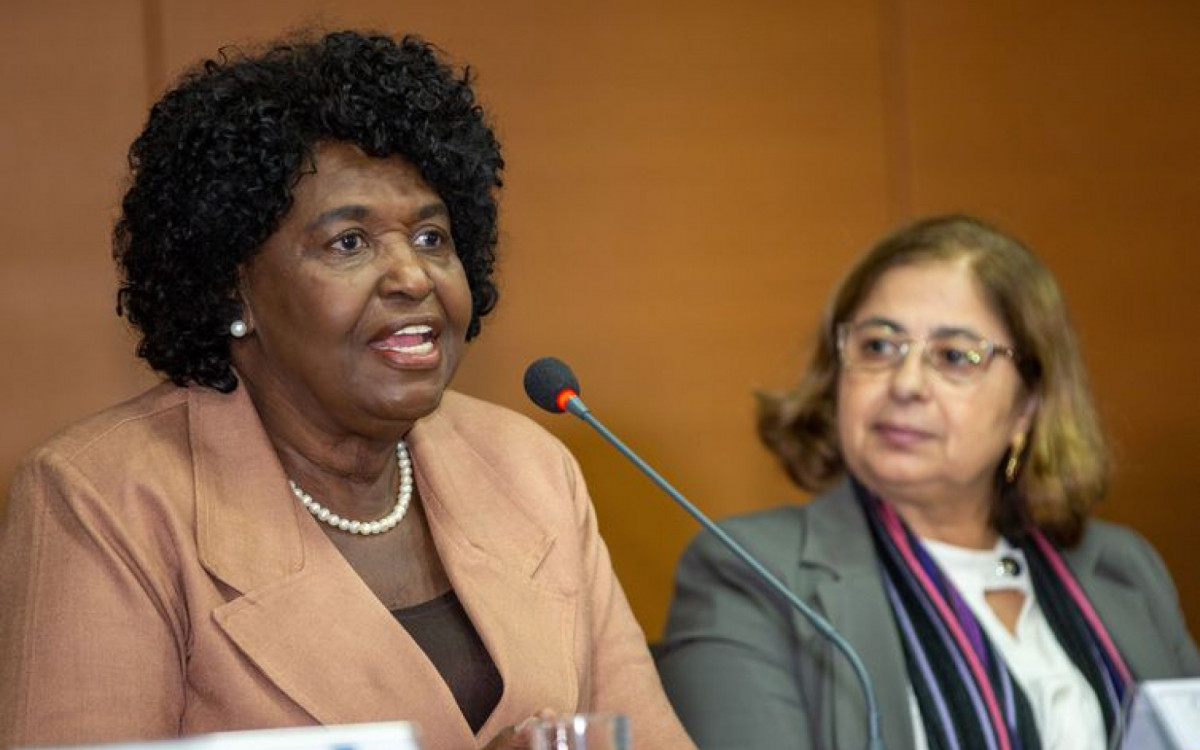 Benedita da Silva e Cida Gonçalves participam da abertura oficial das atividades do CNDM