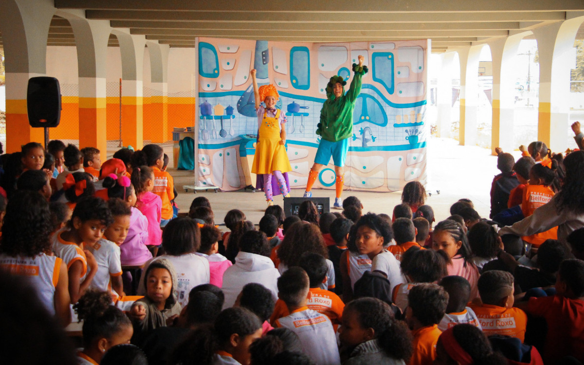 O espet&aacute;culo abordou com muita m&uacute;sica, interatividade e ludicidade, a constru&ccedil;&atilde;o de h&aacute;bitos de alimenta&ccedil;&atilde;o saud&aacute;vel