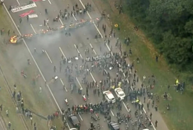 Tropa de Choque lança bomba de gás e libera Rodovia dos Bandeirantes
