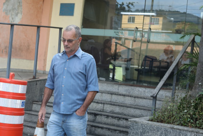 Ex-namorado de suspeita de envenenar bombons esperava visita de vítima na prisão