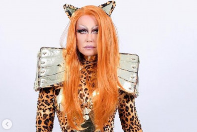 Xuxa Meneghel aposta em madeixas ruivas para final do 'Caravana das Drags'