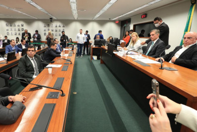 Conselho de Ética da Câmara abre processos contra Eduardo Bolsonaro, Carla Zambelli e Nikolas