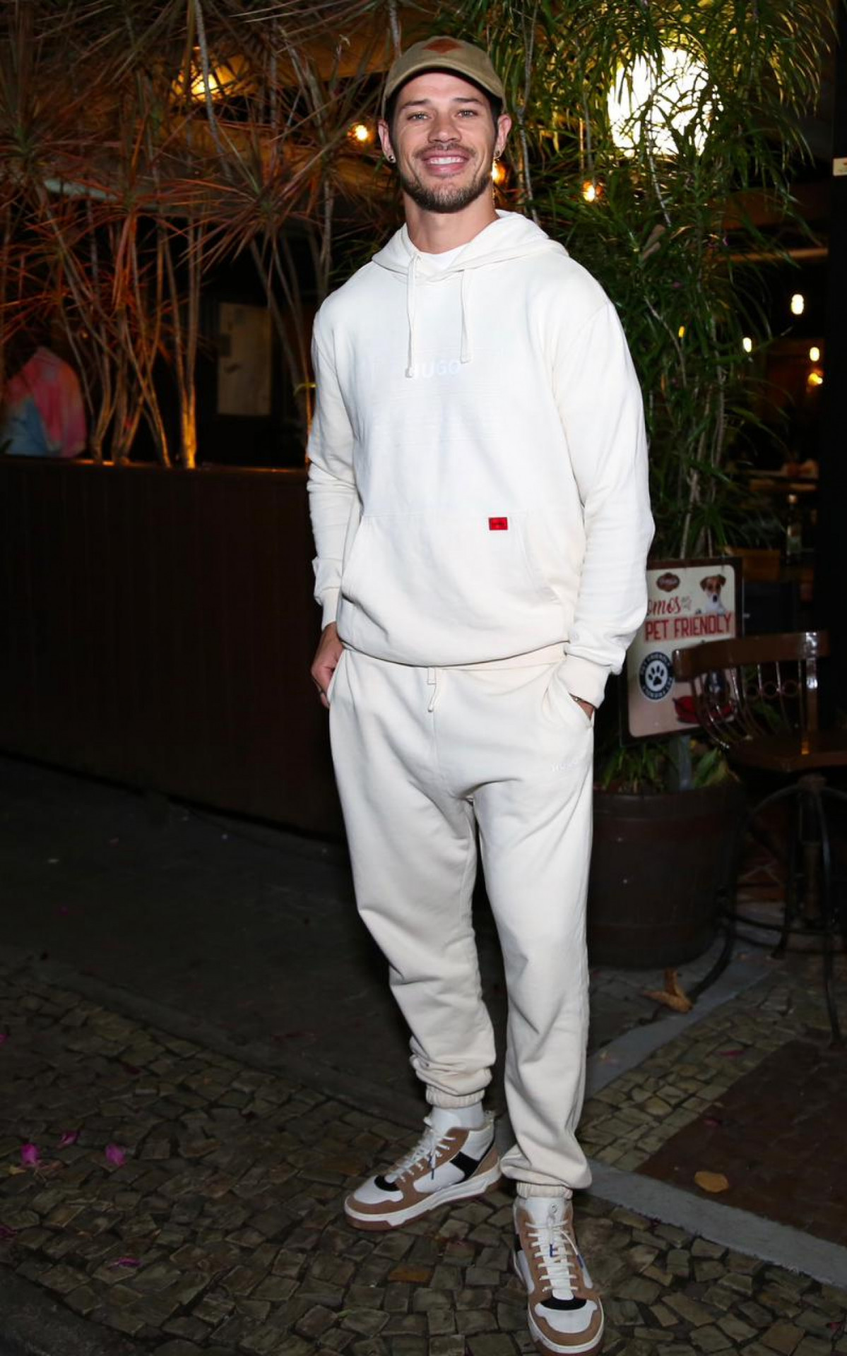 José Loreto comemora aniversário de 39 anos em restaurante na Barra da Tijuca, na Zona Oeste do Rio, na noite desta terça-feira