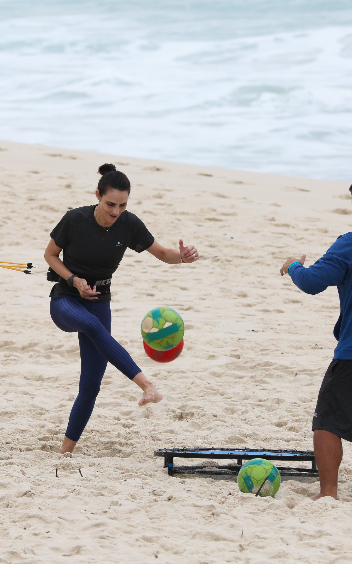 Fernanda Tavares treina na praia da Barra da Tijuca 
