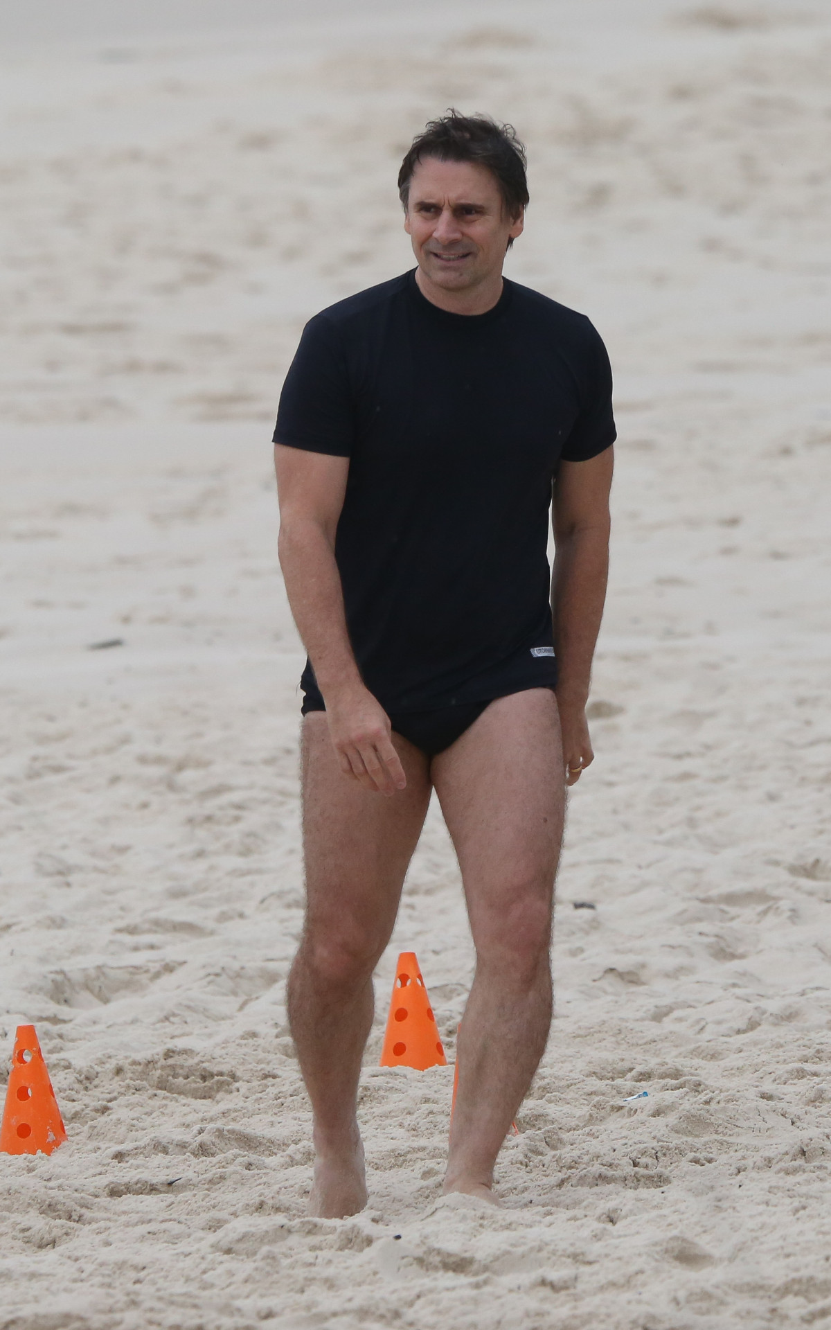 Murilo Rosa treina na praia da Barra da Tijuca 