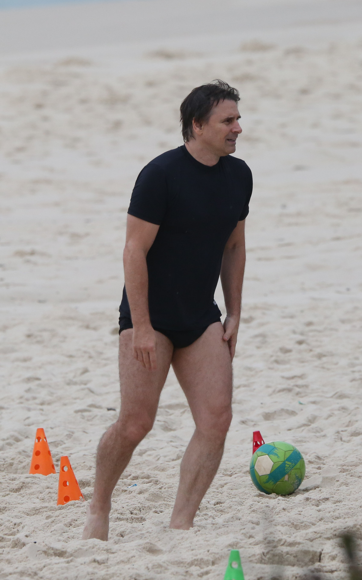 Murilo Rosa treina na praia da Barra da Tijuca 