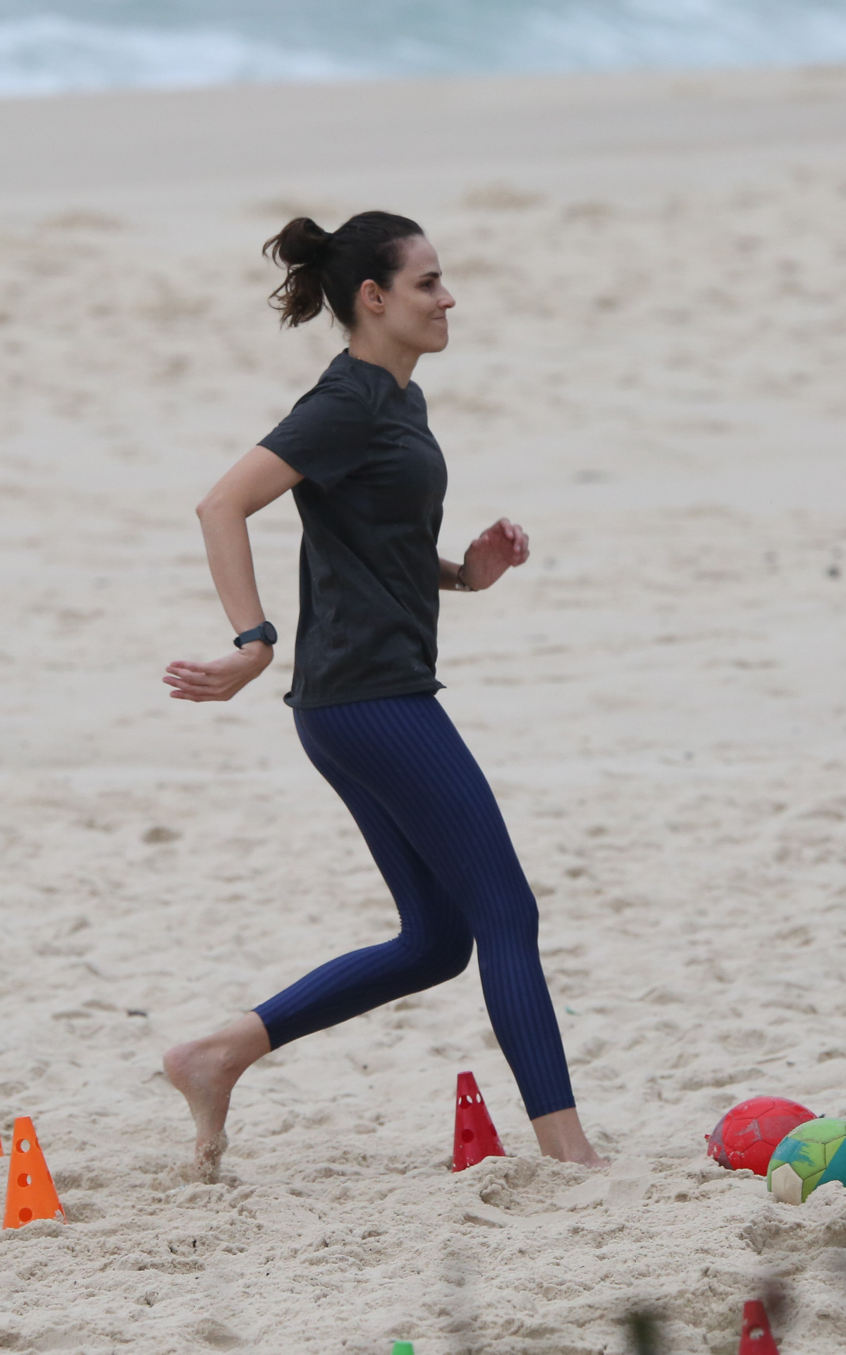  Fernanda Tavares treina na praia da Barra da Tijuca 