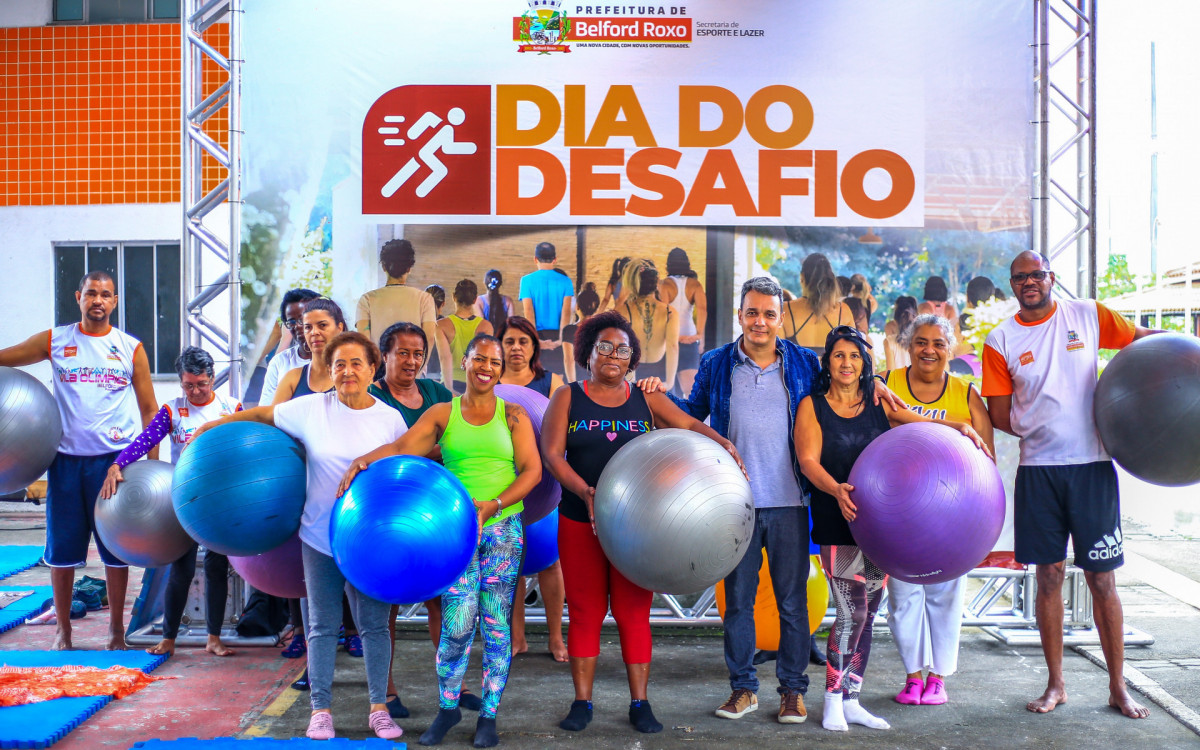 Secret&aacute;rio de Esporte e Lazer Bruno Nunes com professores e alunas do Pilates