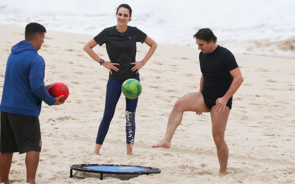 Murilo Rosa e Fernanda Tavares treinam na praia da Barra da Tijuca  - Dilson Silva  / Agnews