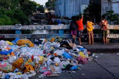 Iniciadas negociações mundiais sobre poluição por plásticos em Paris 