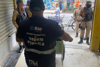 Prefeitura interdita depósito clandestino em Copacabana