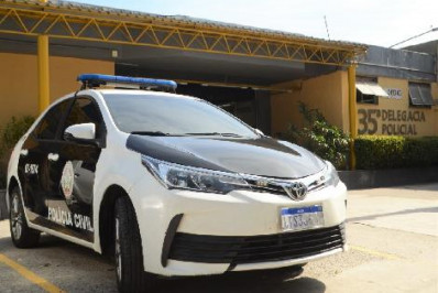 Suspeito de assaltar ônibus na Avenida Brasil é espancado por passageiros e motorista