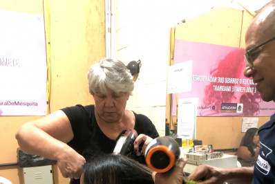 Com a presença de profissionais, Espaço da Mulher Mesquitense realiza workshop de cabeleireira