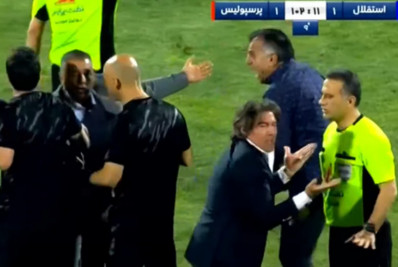 Lembra dele? Ex-treinador do Vasco tem 'ataque de fúria' com arbitragem e acaba expulso em final