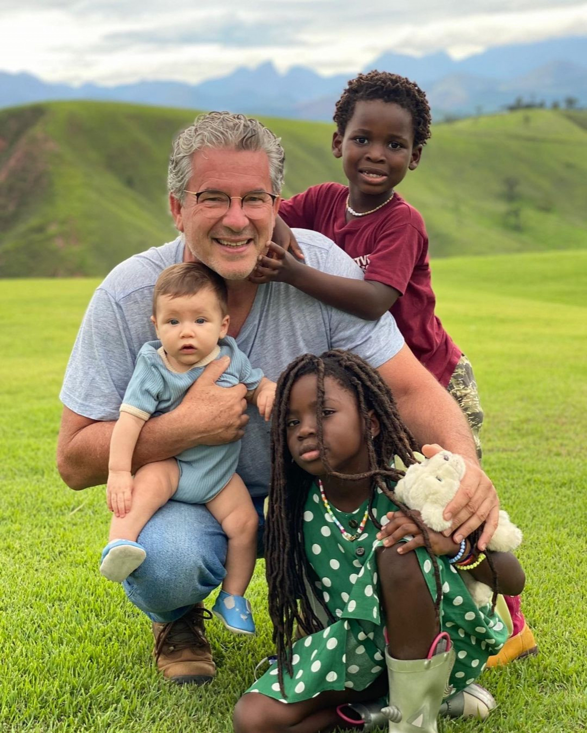 Pai de Giovanna Ewbank e os filhos da atriz - Reprodução/Instagram