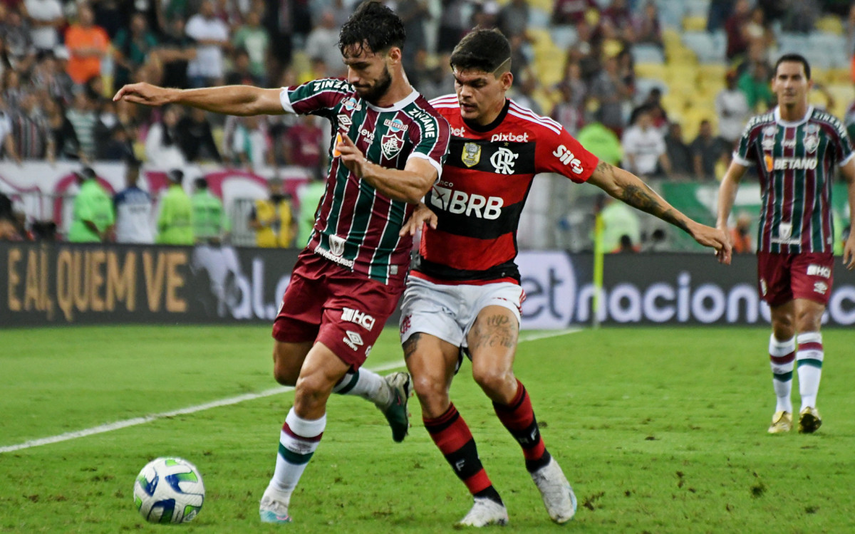 Flamengo e Fluminense mediram forças no Maracanã