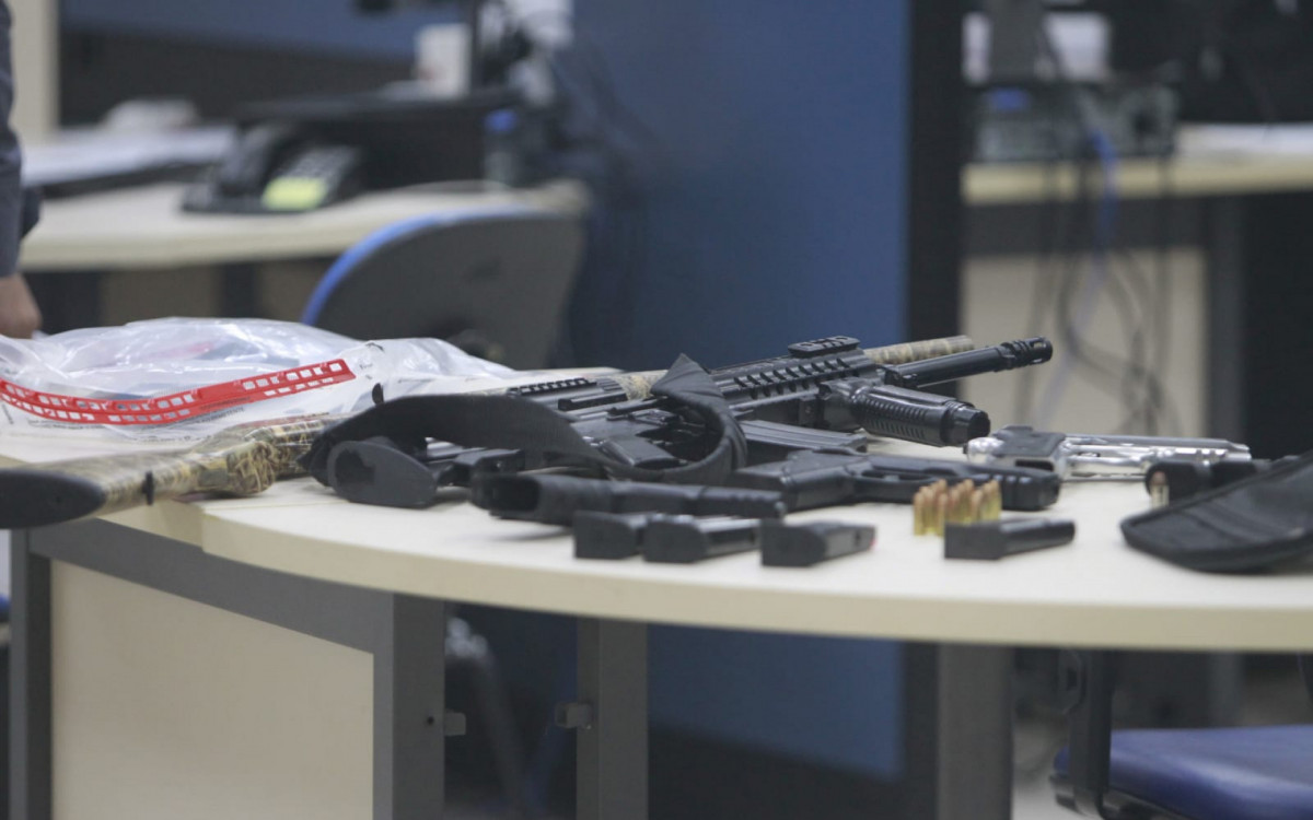 Materiais apreendidos durante a operação da Polícia Civil contra a milícia de Zinho - Reginaldo Pimenta/Agência O DIA