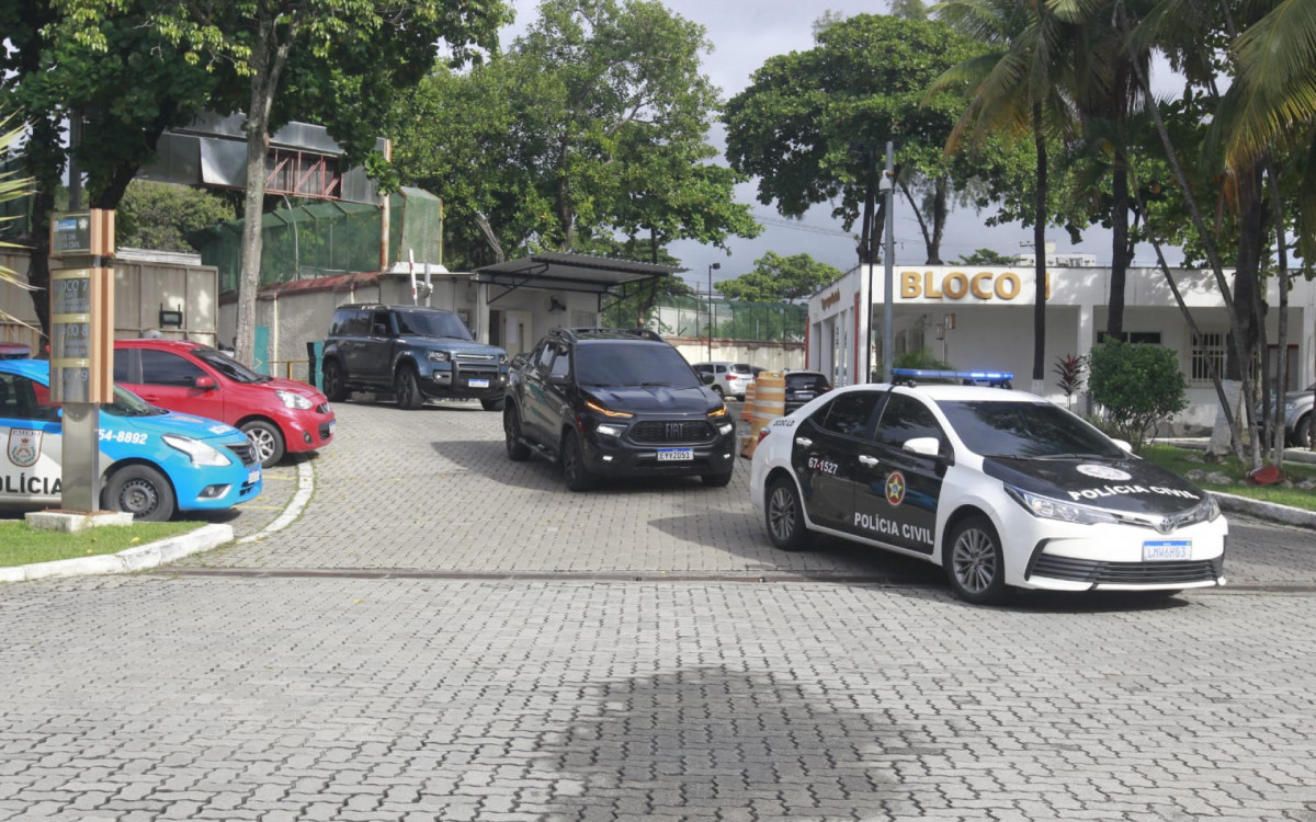 Veículos de luxo apreendidos com o miliciano Clebinho - Reginaldo Pimenta/Agência O DIA