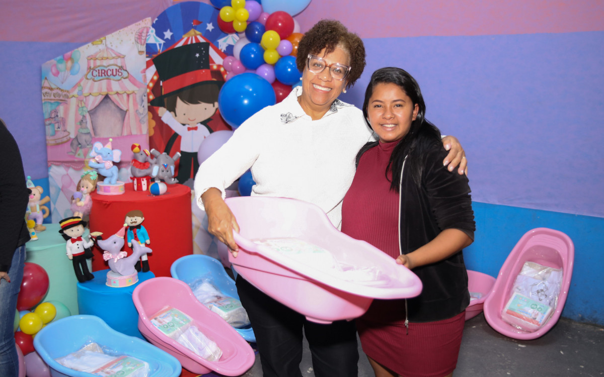 No total, 63 gestantes de Mag&eacute; receberam o kit, que cont&eacute;m banheira, meias, body, toalha, bolsa e fraldas. - R&ocirc;mulo Barbosa/Divulga&ccedil;&atilde;o