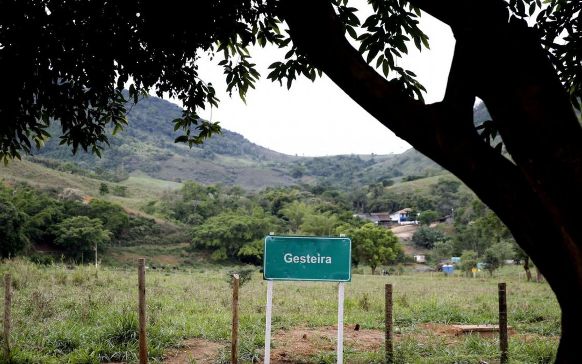 Distrito de Barra Longa. A comunidade foi parcialmente encoberta pela lama que chegou pelo rio Gualaxo do Norte.  - Tânia Rêgo/Agência Brasil