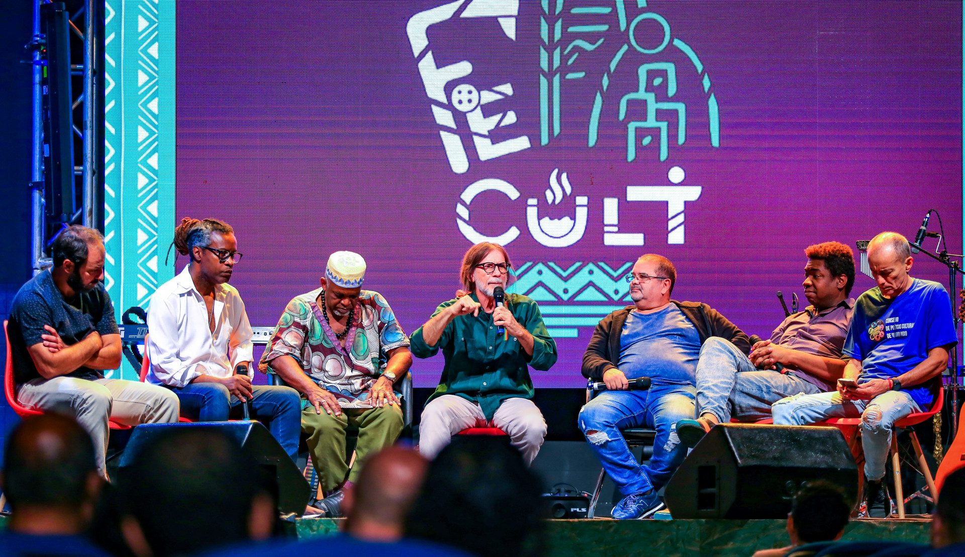 Dida Nascimento, ao centro, &eacute; ligado aos movimentos culturais de Belford Roxo - Rafael Barreto / PMBR