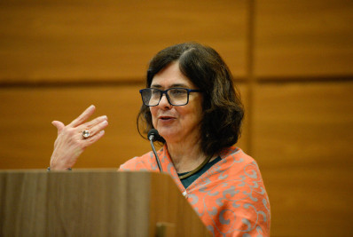 Ministra defende cooperação científica entre Brasil e França