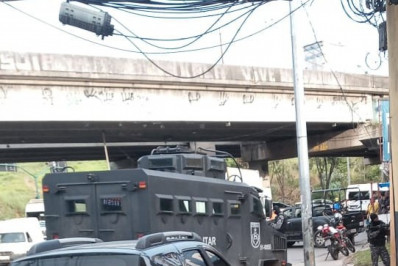 Vídeo: Batalhão de Choque e criminosos entram em confronto na Cidade de Deus