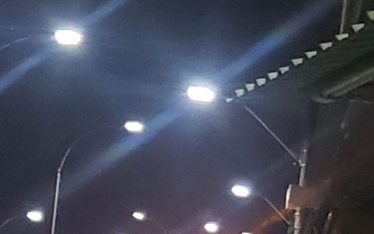 Manifestantes ateiam fogo em segundo &ocirc;nibus em Duque de Caxias, na noite desta sexta-feira (2)