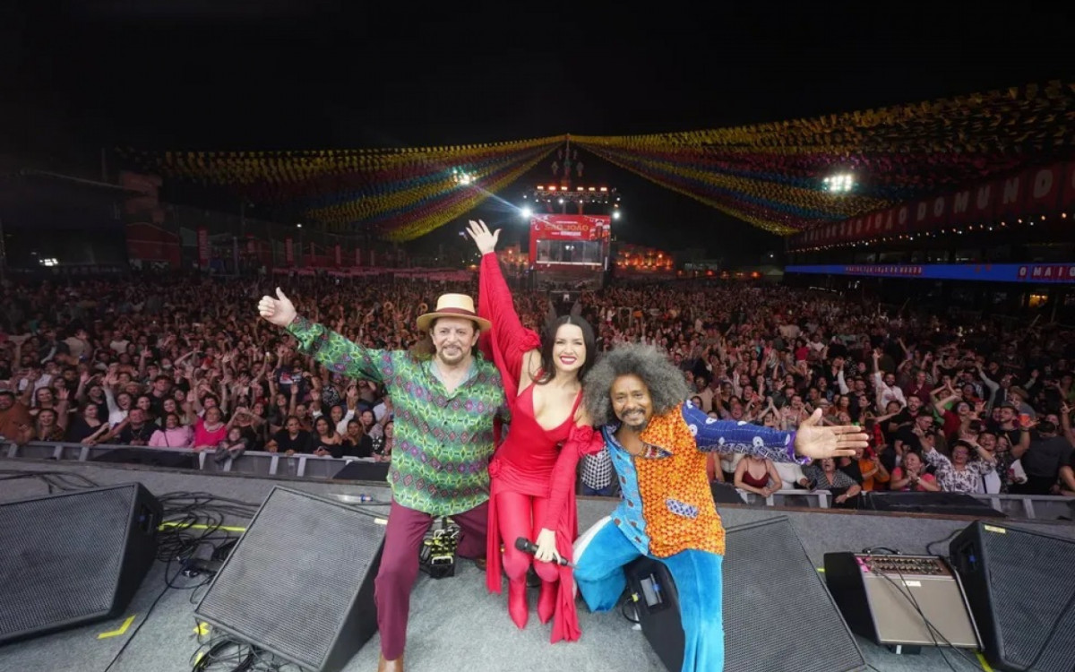 Juliette se apresenta no São João de Campina Grande ao lado de Chico César e Geraldo Azevedo