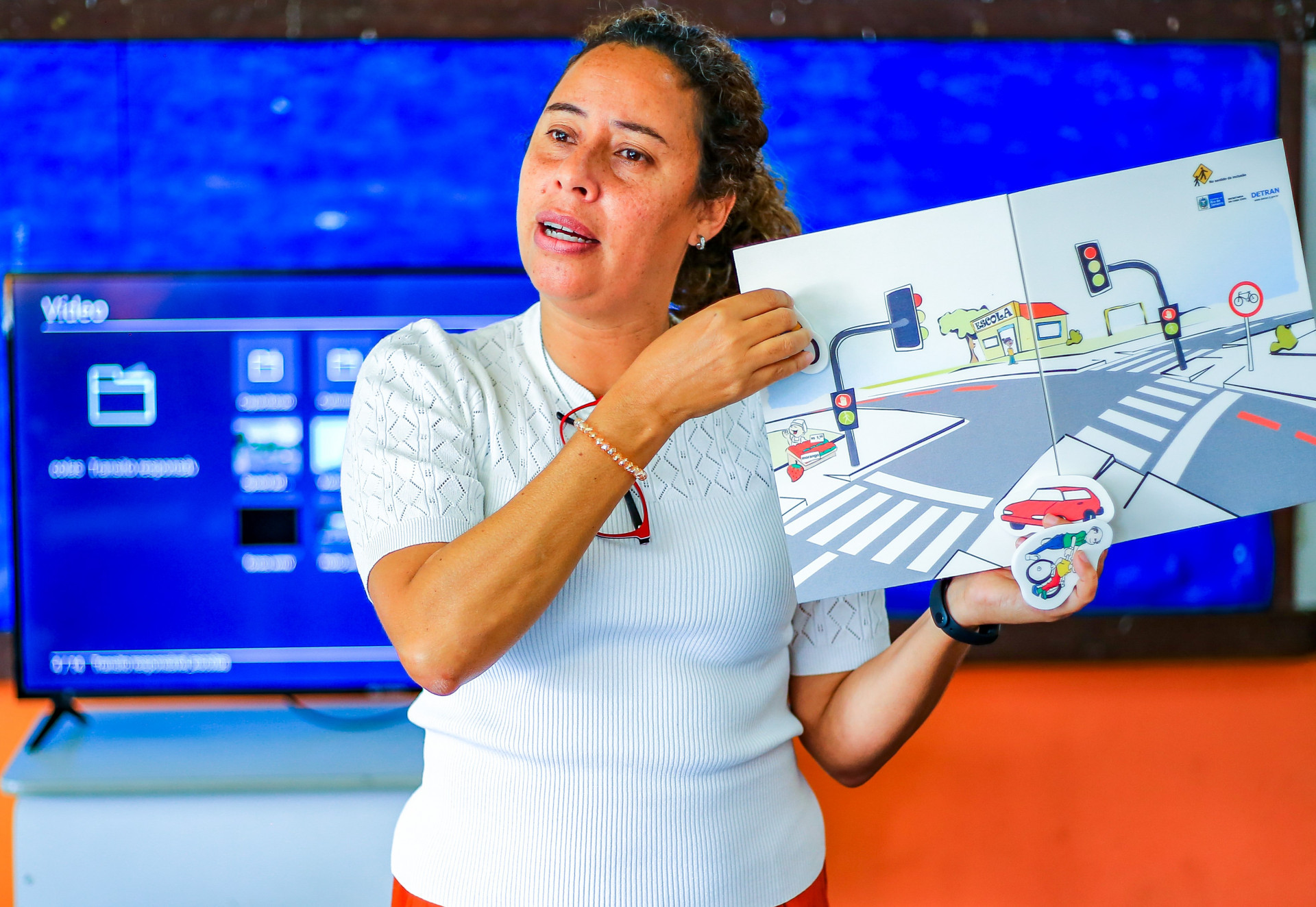 Enza Taddei Enza Taddei, liderou a equipe t&eacute;cnica respons&aacute;vel pela a&ccedil;&atilde;o educativa na palestra - Rafael Barreto / PMBR