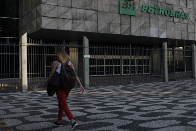 Petrobras retoma programa de estágios com bolsa-auxílio de R$ 1,8 mil