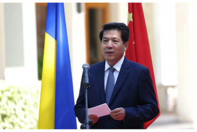 Enviado chinês à Ucrânia faz apelo por suspensão de envio de armas 'para o campo de batalha'