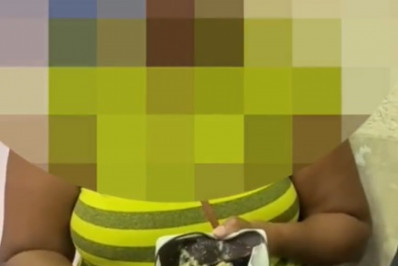 Novo vídeo mostra influenciadoras investigadas por racismo entregando banana para mulher negra